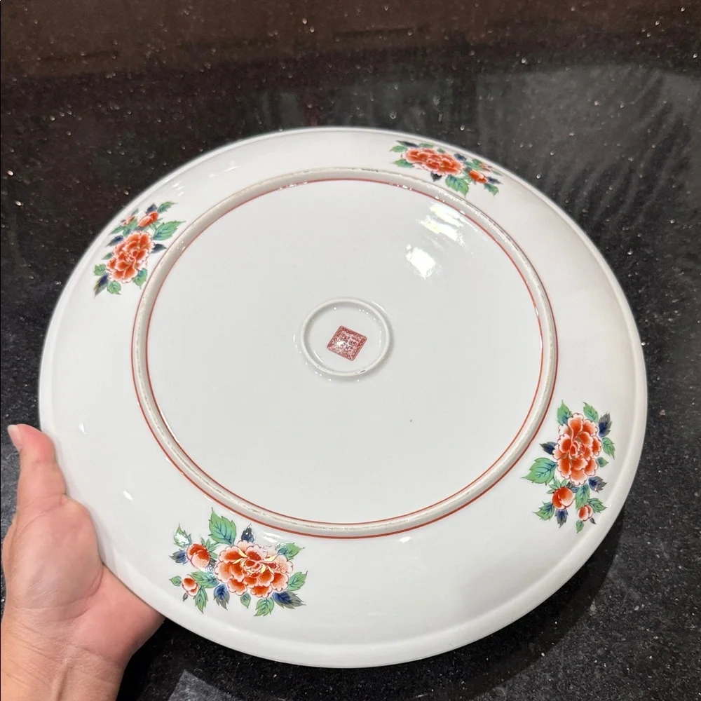 Exquisite Floral Patterned Plate - Picture 4 of 5